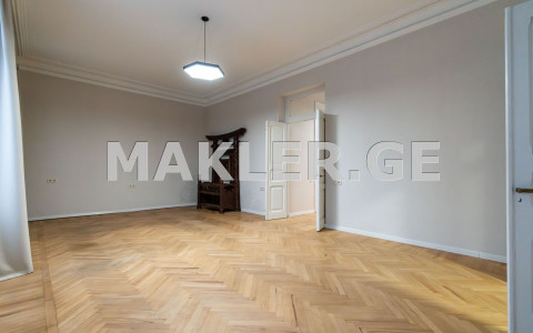  Kiralık 270 m²  Villa in Saburtalo dist.  in Nutsubidze st. 