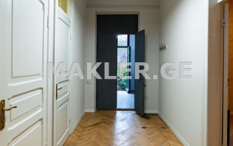  Kiralık 270 m²  Villa in Saburtalo dist.  in Nutsubidze st. 