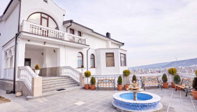 იყიდება 1420 m² ფართობის კომერციული ფართი ვეძისში