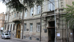 Продается 2 комнатная  Квартира на Мтацминда  (Старый Тбилиси)