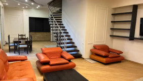 ქირავდება 7 ოთახიანი  ბინა ვაკეში