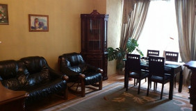 Сдаётся 3 комнатная  Квартира на Мтацминда  (Старый Тбилиси)