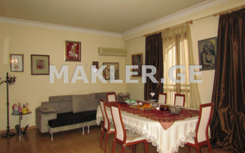  იყიდება ქირავდება 5 ოთახიანი  ბინა ვაკეში  მცხეთის ქუჩაზე 