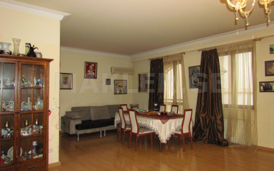  იყიდება ქირავდება 5 ოთახიანი  ბინა ვაკეში  მცხეთის ქუჩაზე 