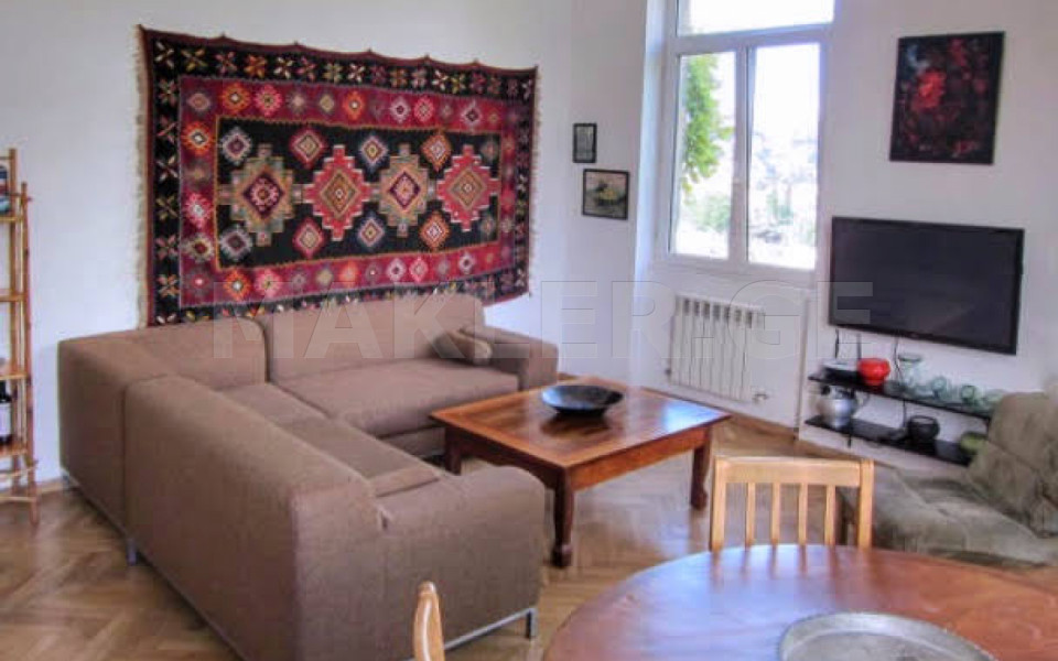  Сдаётся 3 комнатная  Квартира на Мтацминда  (Старый Тбилиси)  на ул. бр. Зубалашвили 