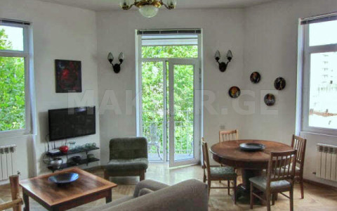  Сдаётся 3 комнатная  Квартира на Мтацминда  (Старый Тбилиси)  на ул. бр. Зубалашвили 