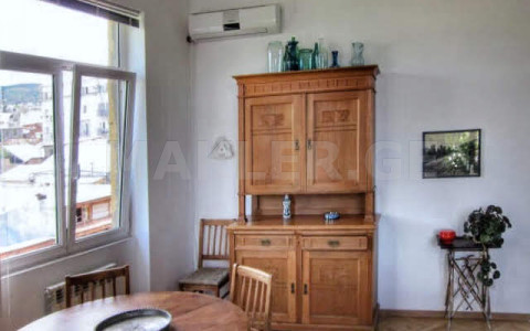  Сдаётся 3 комнатная  Квартира на Мтацминда  (Старый Тбилиси)  на ул. бр. Зубалашвили 