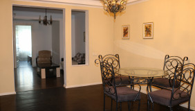 იყიდება 4 ოთახიანი  ბინა საბურთალოზე