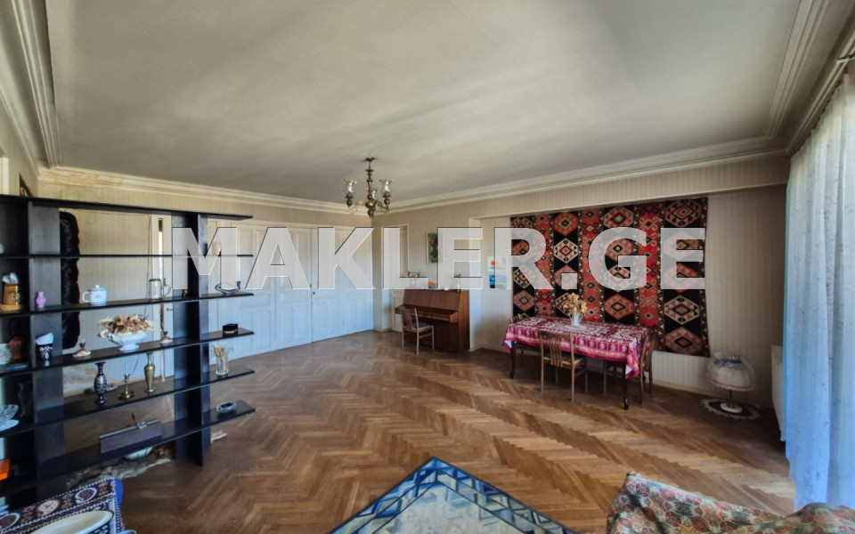  For Sale 6 room  Apartment in Saburtalo dist.  in Panaskertel-Tsitsishvilii st. 