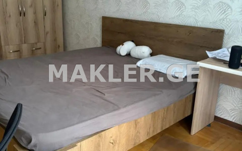  ქირავდება 4 ოთახიანი  ბინა ვაკეში  შროშის ქუჩაზე 