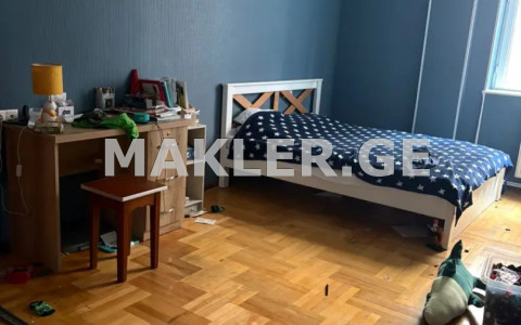  ქირავდება 4 ოთახიანი  ბინა ვაკეში  შროშის ქუჩაზე 