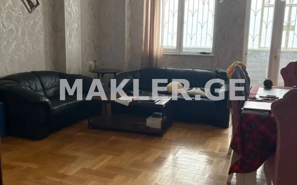  ქირავდება 4 ოთახიანი  ბინა ვაკეში  შროშის ქუჩაზე 