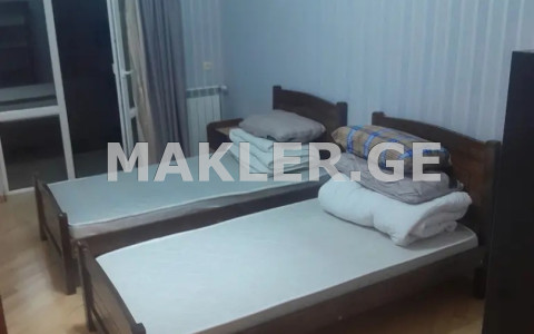  ქირავდება 4 ოთახიანი  ბინა ვაკეში  ლ. მიქელაძის ქუჩაზე 