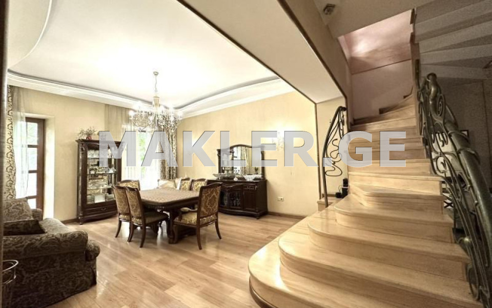  For Sale For Rent 6 room  Apartment in Chugureti dist.  in Agmashenebeli ave. 