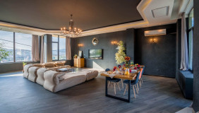 ქირავდება 600 m² ფართობის საკუთარი სახლი ვაკეში