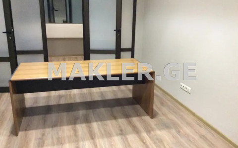  ქირავდება 90 m² ფართობის ოფისი საბურთალოზე  ნუცუბიძის ქუჩაზე 