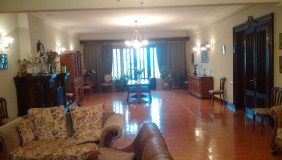 Продается 6 комнатная  Квартира на Сабуртало