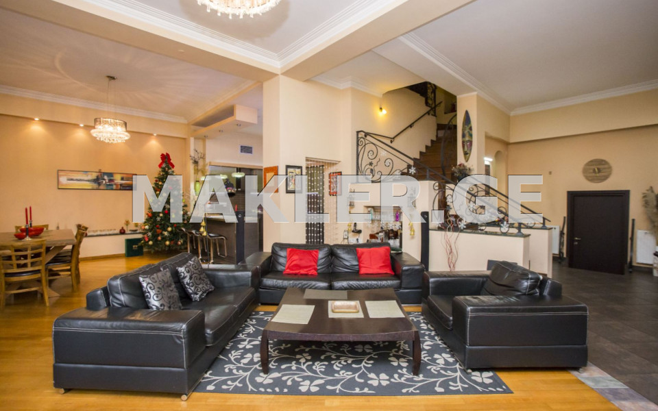  For Sale 210 m² space Private House in Saburtalo dist.  in Kartozia st. 