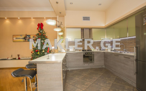  For Sale 210 m² space Private House in Saburtalo dist.  in Kartozia st. 