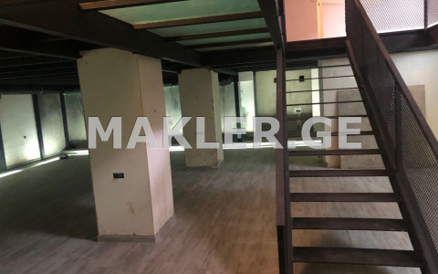  იყიდება ქირავდება 330 m² ფართობის კომერციული ფართი ვაკეში  მოსაშვილის ქუჩაზე 
