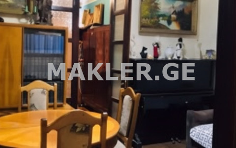  للبيع 3 room  الشقة في منطقة فيرا  in Barnovi st. 