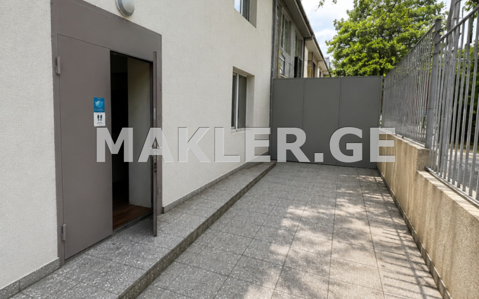 იყიდება 640 m² ფართობის ოფისი საბურთალოზე  ანა პოლიტკოვსკაიას ქუჩაზე 