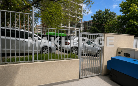  იყიდება 640 m² ფართობის ოფისი საბურთალოზე  ანა პოლიტკოვსკაიას ქუჩაზე 