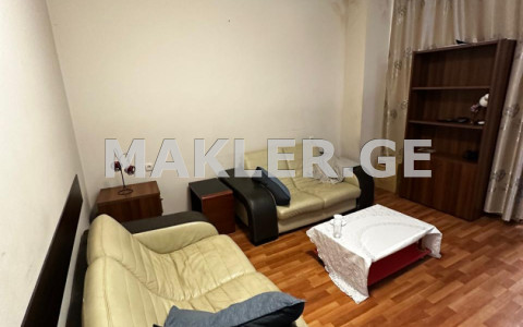  იყიდება 640 m² ფართობის ოფისი საბურთალოზე  ანა პოლიტკოვსკაიას ქუჩაზე 