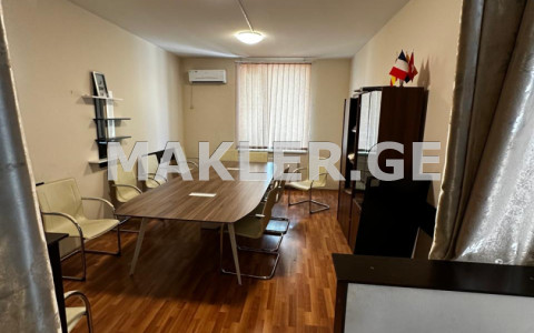  იყიდება 640 m² ფართობის ოფისი საბურთალოზე  ანა პოლიტკოვსკაიას ქუჩაზე 