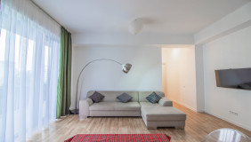 ქირავდება 3 ოთახიანი  ბინა ვაკეში