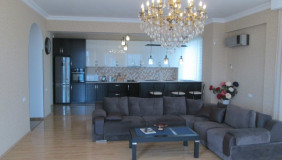 ქირავდება 4 ოთახიანი  ბინა ვერაზე