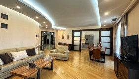 For Rent 5 room  Apartment in Sololaki dist. (Old Tbilisi)