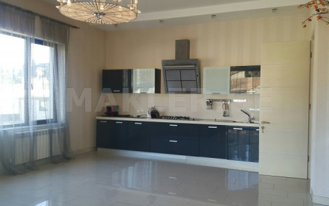  ქირავდება 560 m² ფართობის საკუთარი სახლი დიღომი 8-ში