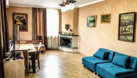 Продается или Сдаётся 4 комнатная  Квартира на Мтацминда  (Старый Тбилиси)