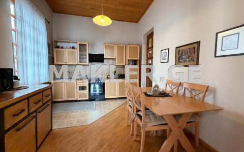  ქირავდება 4 ოთახიანი  ბინა ვაკეში  ა.რაზმაძის ქუჩაზე 