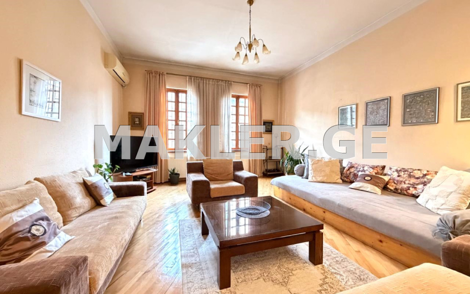  ქირავდება 4 ოთახიანი  ბინა ვაკეში  ა.რაზმაძის ქუჩაზე 