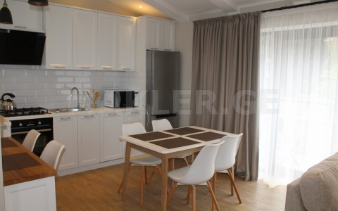  For Rent 4 room  Apartment in Mtatsminda dist. (Old Tbilisi)  in Br. Zubalashvili st. 