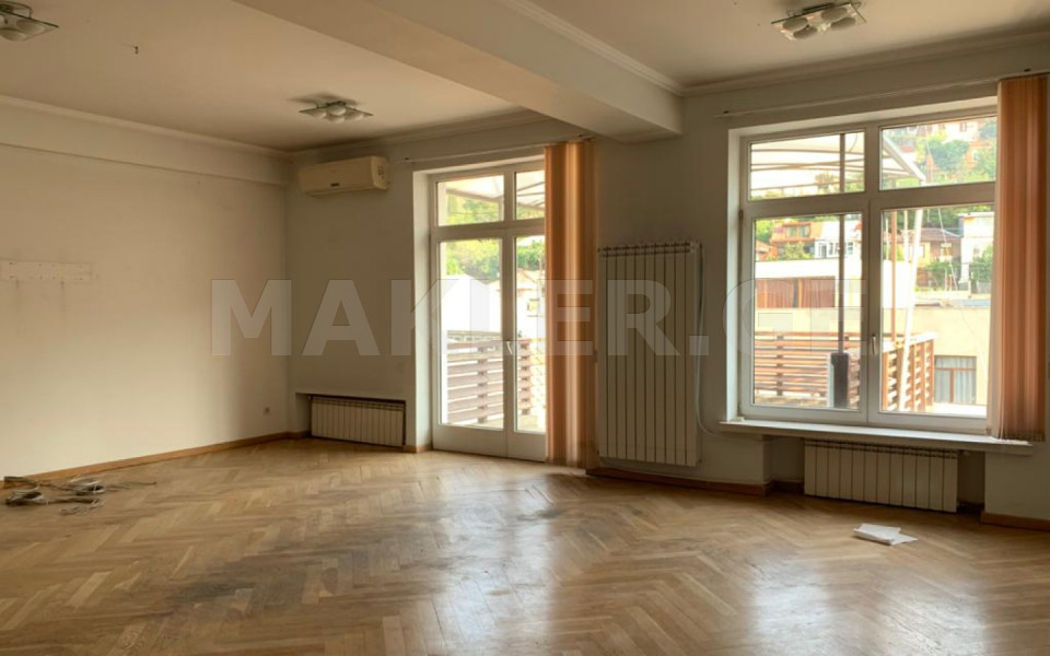  להשכרה 300 m² מֶרחָב מִשׂרָד in Vake dist.  in Mtskheta st. 