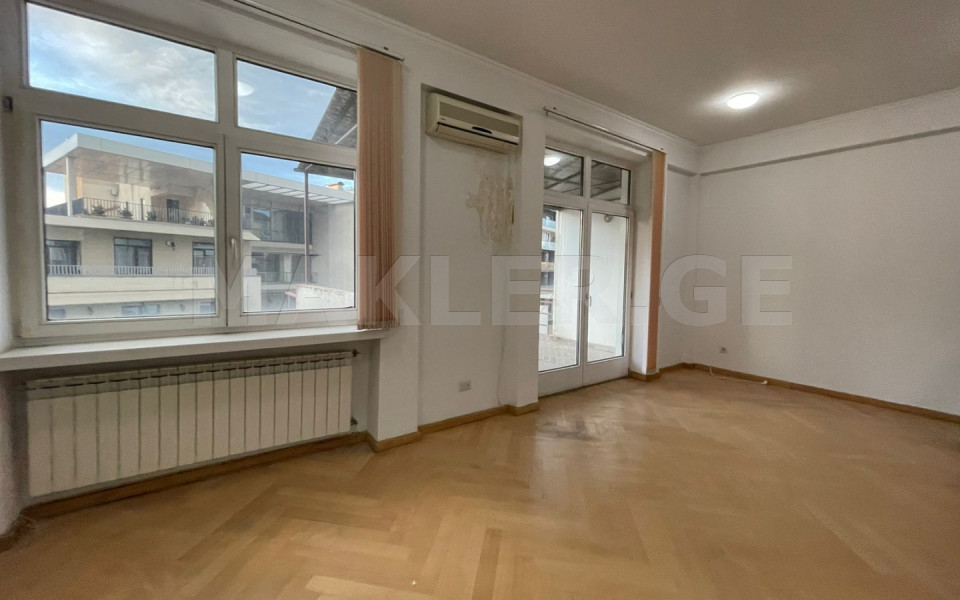  ქირავდება 300 m² ფართობის ოფისი ვაკეში  მცხეთის ქუჩაზე 