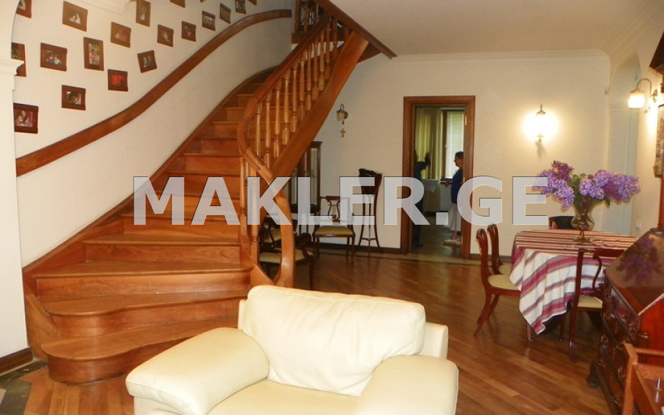  For Sale 8 room  Apartment in Mtatsminda dist. (Old Tbilisi)  in Baratashvili st. 