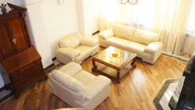 Продается 8 комнатная  Квартира на Мтацминда  (Старый Тбилиси)