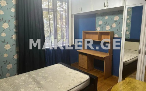  Продается 4 комнатная  Квартира в Сабуртало  на ул. Мицкевича 