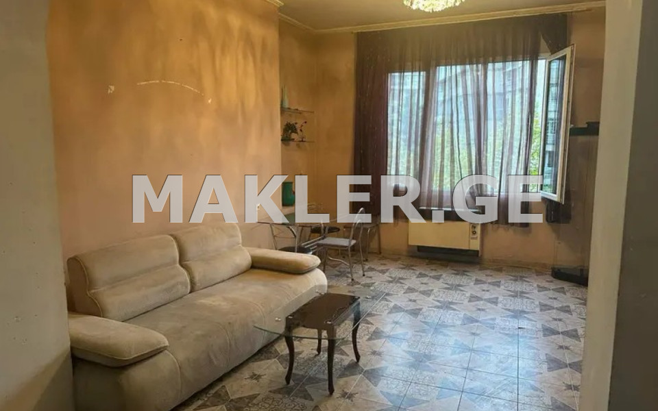  Продается 4 комнатная  Квартира в Сабуртало  на ул. Мицкевича 