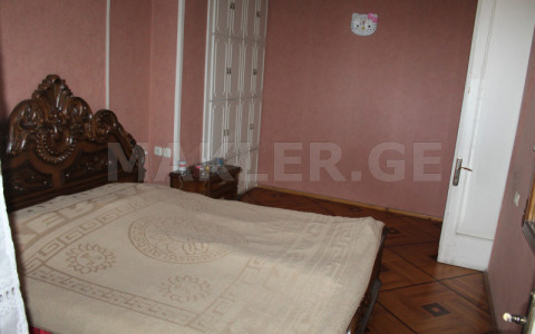  למכירה 5 חֶדֶר  דִירָה in Vake dist.  on Ir. Abashidze st. 