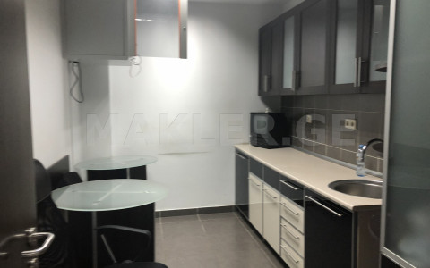 ქირავდება 190 m² ფართობის ოფისი საბურთალოზე  ვაჟა-ფშაველას გამზირზე 