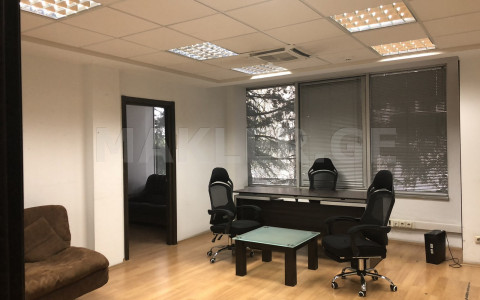  ქირავდება 190 m² ფართობის ოფისი საბურთალოზე  ვაჟა-ფშაველას გამზირზე 