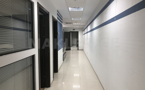  ქირავდება 190 m² ფართობის ოფისი საბურთალოზე  ვაჟა-ფშაველას გამზირზე 