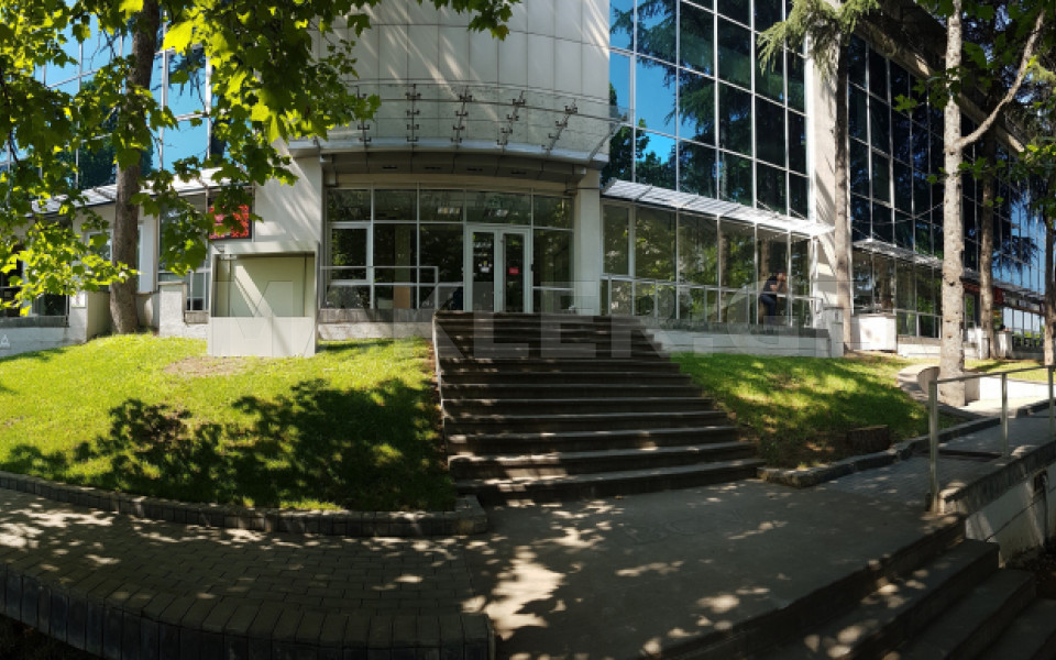  ქირავდება 190 m² ფართობის ოფისი საბურთალოზე  ვაჟა-ფშაველას გამზირზე 