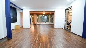 ქირავდება 280 m² ფართობის ოფისი საბურთალოზე