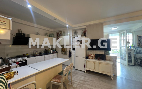  出售 3 room  公寓 瓦凯区  on Tamarashvili st. 